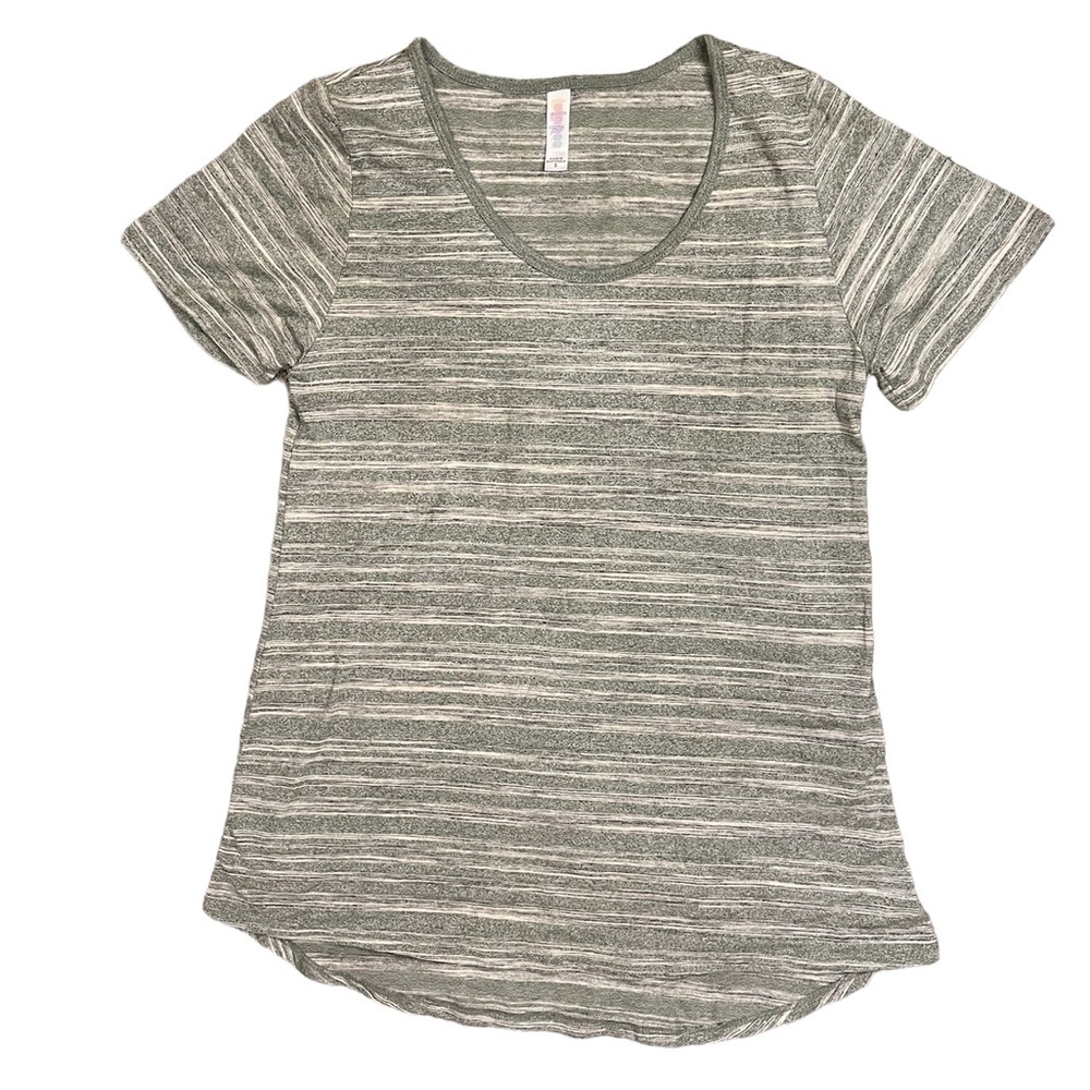 ✨5 for $15✨ Lularoe classic tee small